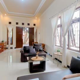 Guest House Griya Mundu Kerten, Hotel in Bonorejo