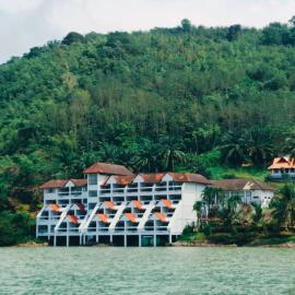 Jansom Beach Resort, hotell i Ranong