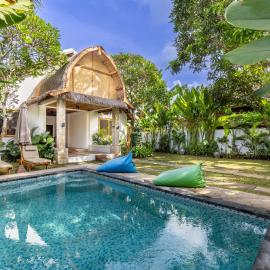 Villa Trembesi - New Spacious Luxury 2BR Private Villa - Free Gym Access - 60Mbps WiFi, hotel in Kuta Lombok