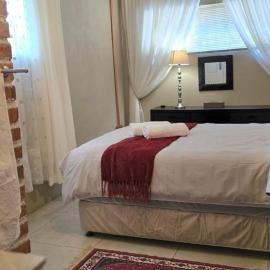 Riverbend Camp Self Catering 2 Bedroom Unit, hotel in Christiana