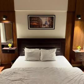 Seaside Serenity 1 BHK Condo DHA Netflix LuxeLiving Rentals, hotel en Karachi