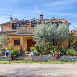 Apartment Petar in Begi