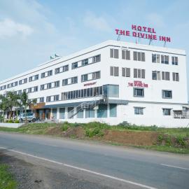 Garudeshwar में, होटल Hotel The Divine Inn