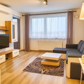Bright New Build Apartment with Garage, Great View