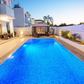 Hubstay - Blue Harmony Villa in Protaras - 5 min Walk to the Beach, hotel in Paralimni