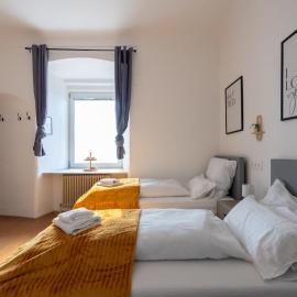 Quiet Studio - 2 Single Beds - Central - Netflix