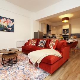 Beautiful Apartment Located on Ledbury High Street- Sleeps up to 8! Dog Friendly