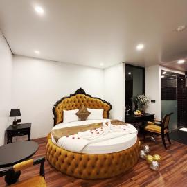 Golden Hotel