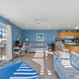 Spacious 3BR Condo w/ Parking & Outdoor Shower