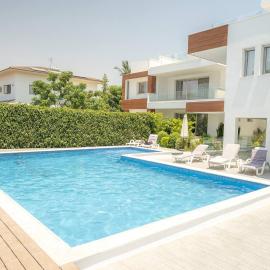 Hubstay Tamara Gardens 2 Bed Apt Suite with Pool, Hotel in Livadhia