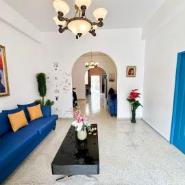 Colonial Home with Private Terrace and Jacuzzi, hotel in Santo Domingo