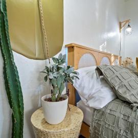 1BR Near UofA, Work Desk, Gem Show Friendly