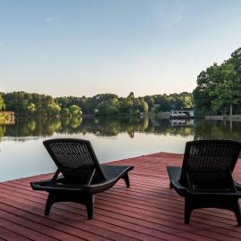 Hyco Lake Hideout - Lakefront Escape, Dock, Fire Pit, Family friendly!, hotel en Roxboro