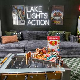 LKJ - Lakefront Home, Hot tub, Fire Pit, Games and Movie Room!, Hotel in Marion