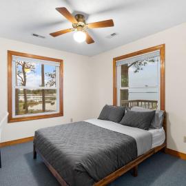 Adventures on the Bay - Bayfront Escape, Private Dock, Large Deck, and Lake Views!, Hotel in Hudgins