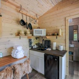 Kimble - Riverfront, Hiking, Fishing, 20 min to Smoky Mountains!