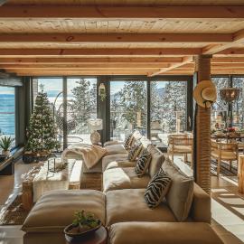 Chalet Eden Roc luxueux avec Jacuzzi et Sauna Privés 6 personnes, khách sạn ở Saint-Irénée