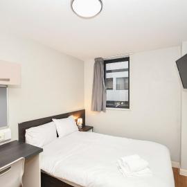 Modern Budget 3BED Apartment in Sheffield Centre, hotel in Elland