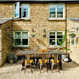 Cosy Cotswold Cottage with Fireplace and Courtyard, hotel in Chipping Norton