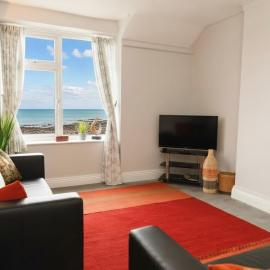 2BR Seaside Escape in Wales with Sea View