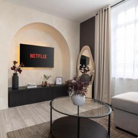 New Modern 2 Bedroom Central Apt Greater Manchester, Sleeps 5, Near Airport with Great Transport Links, hotel in Stockport