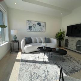 Bright warm & spotless 1 BR in North End Halifax, hotell i Halifax