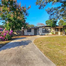 2 Mi to Cocoa Riverfront Park: Home w/ Patio!, hotell sihtkohas Cocoa