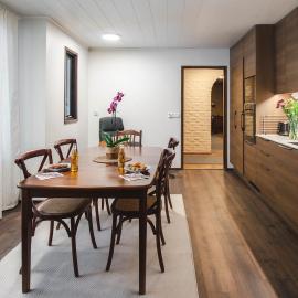 8 Bedroom Central Home with Sauna, hotel in Kokkola