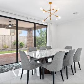 Spacious 5-Bed Home in Peaceful Point Cook, hotelli kohteessa Point Cook