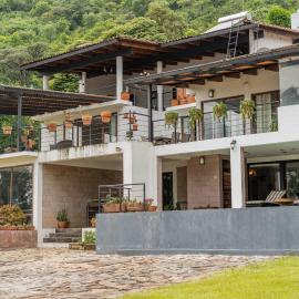 Stunning home in Valle De Bravo with lake view