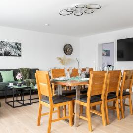 SmartStay Apartment 91 m2, Balkon, Parkplatz, Self Check-in, 2 WCs, Kaffeevollautomat、プラットリングのホテル