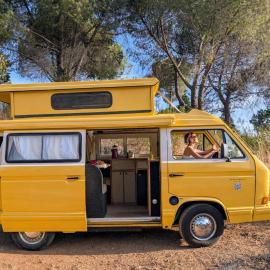 Rent a Blue Classics's Campervan vw t3 amarela - Algarve - Faro - Portugal, hotel in Portimão