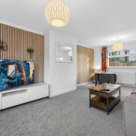 Arc Stays The Hide - Suburban Terraced Home
