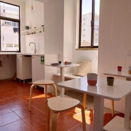 Stylish Cacilhas rooms near the ferry to central Lisbon, hotel in Almada