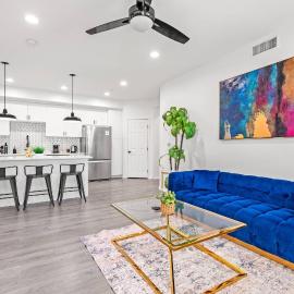 Newly Remodeled 3BR Apt | Mins to Disney | Arcade, hotel Placentiában