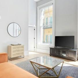 The Harlequin: 2 Deluxe 2BDR Suites by AvantStay