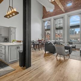 The Elevated Gallery - Historic Loft - Heart of Downtown - 98WalkScore