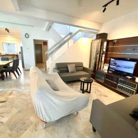 Family House Sunway 4BR Walk to Lagoon Pyramid University, hotel in Subang Jaya