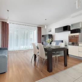 Spacious Apartment with Underground Parking and Terrace by Noclegi Renters, hotel sa Katowice
