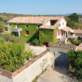 Gîte de charme la FENIERE 100m2, 3 chambres, clim, piscine chauffée, hotel u gradu 'Joyeuse'