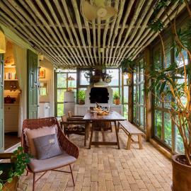 Hilltop House-Vintage Retreat-Garden&Mountain View, hotel in Ấp Tân Long