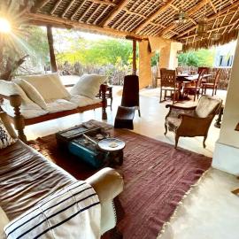 Hidden Paradise Moonrise beachfront with private pool Che Shale The Mahamri House – hotel w mieście Mambrui