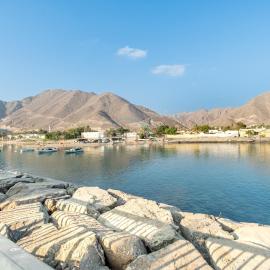 Luxury 3BR Retreat with Assistant Room and Outdoor Pool, Breathtaking Mountain Views, Close to Fujairah Beautiful Beaches, Al Dana Island, Fujairah by Deluxe Holiday Homes