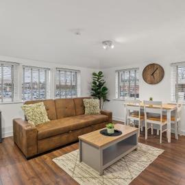 Light And Bright Apartment In The Middle Of Andover