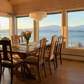 Lovely Cabin Amidst Bustling Wildlife, hotel in Vannareid