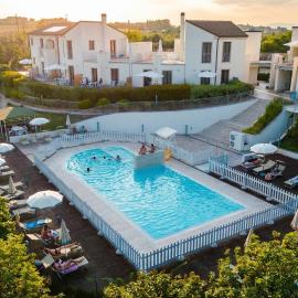 CONTEA DEI CILIEGI (official), hotel i Pedaso
