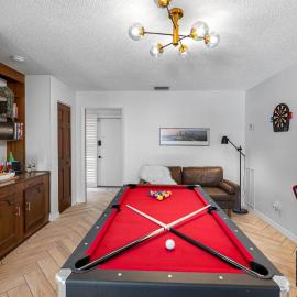 Lounge & Play in Chic North Tampa Home, hotel Tampában