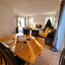 Modern home close to amenities and transport links