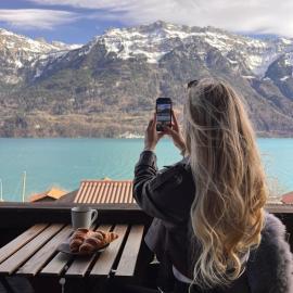 Breathtaking Lake & Mountain View Apartment 2, hotel din Niederried