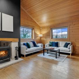 Cosy 4 bed Cotswold Log Cabin Retreat、Great Witcombeのホテル